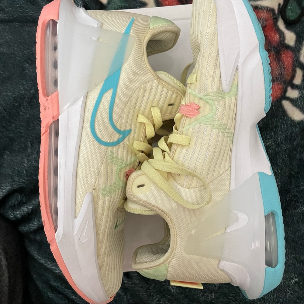 Nike LeBron Witness 6 ‘Easter Edition’ (2022)